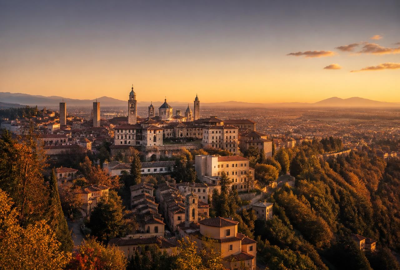 Vista panoramica di Bergamo Alta con mura venete al tramonto